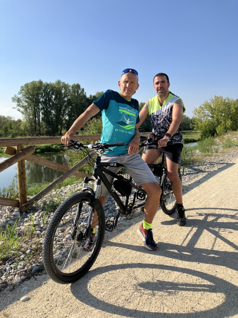 Michele e la sua guida volontaria sul tandem