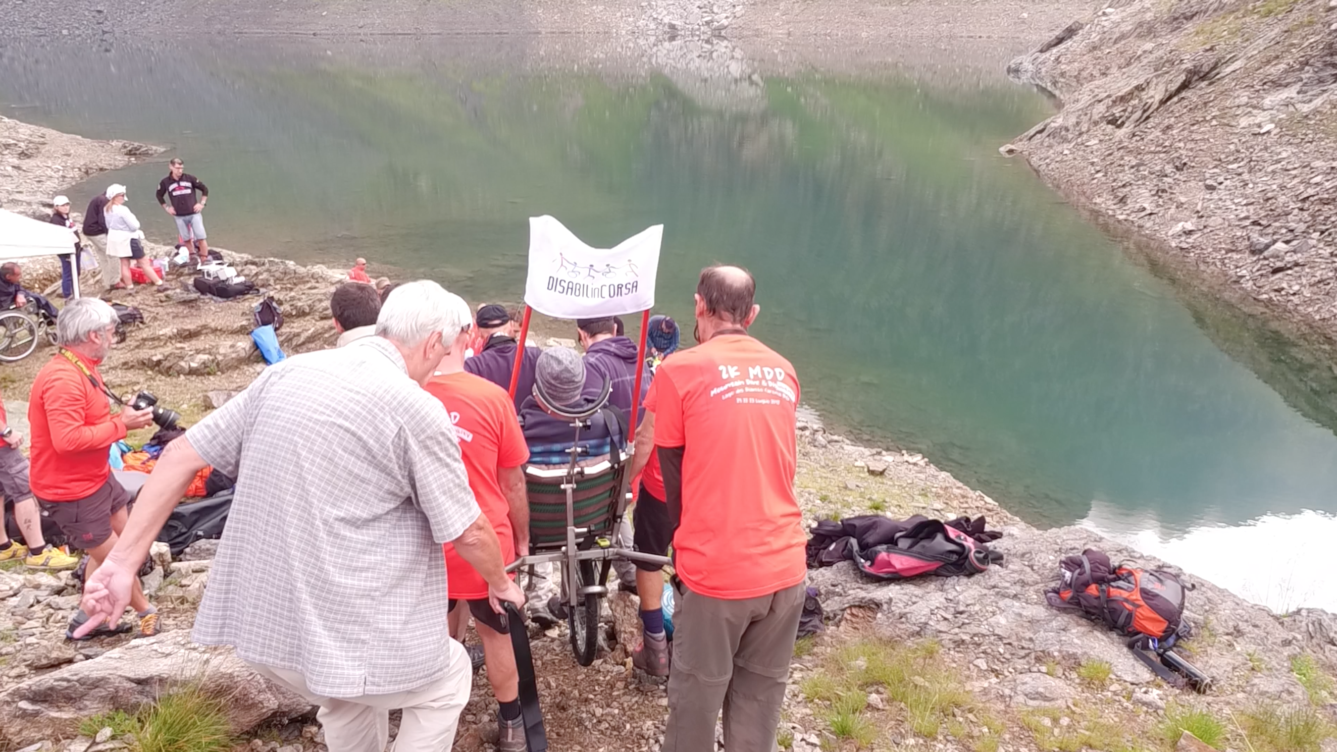 Al momento stai visualizzando Un’immersione al lago del diavolo con subacquei disabili fisici e sensoriali