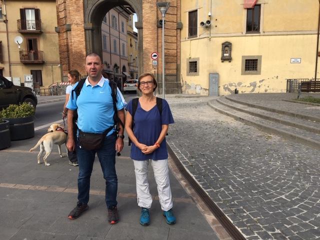 Michele Pavan, a sinistra, accompagnato da Paola Arosio.