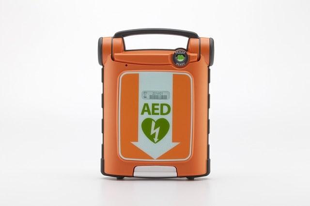un esempio di defibrillatore semiautomatico