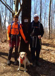 Michele Daniela e Fucsia nel bosco banditacce 1204 il punto più alto della via degli DEI