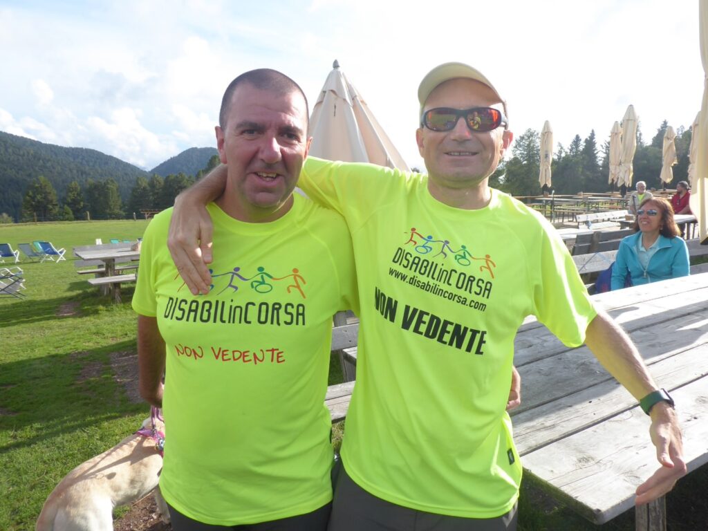 Michele e Ivan con la maglietta di Disabilincorsa