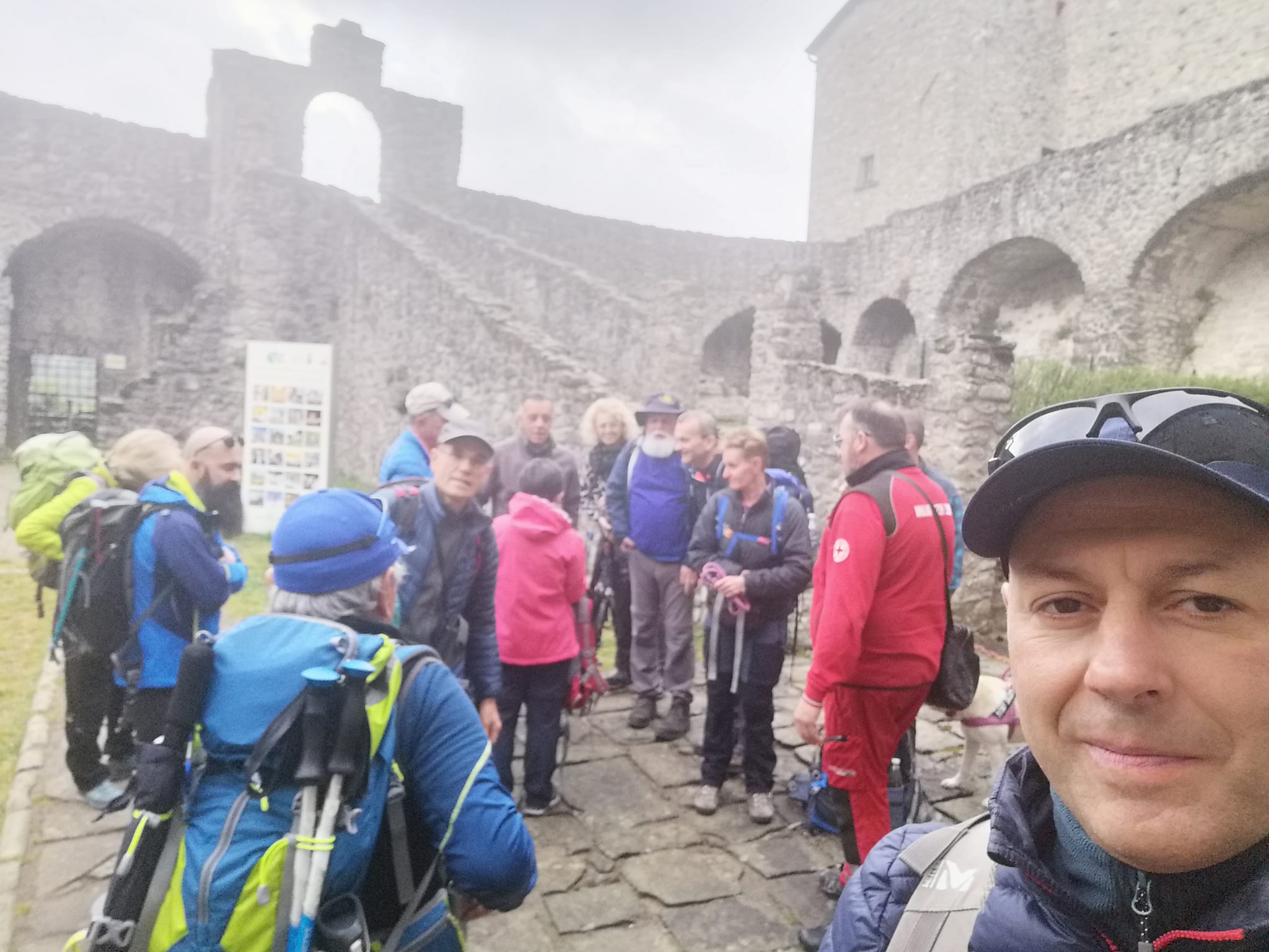 Al momento stai visualizzando Via Francigena Contromano, primo giorno. Zaini in spalla, la strada è quella!