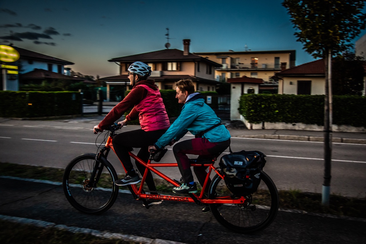 Al momento stai visualizzando Scopri l’Innovazione del ciclismo inclusivo con i tandem mountain bike nella provincia di Bergamo