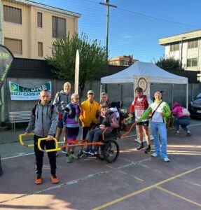 Giornata Solidale con Disabilincorsa. Foto di gruppo alla partenza.